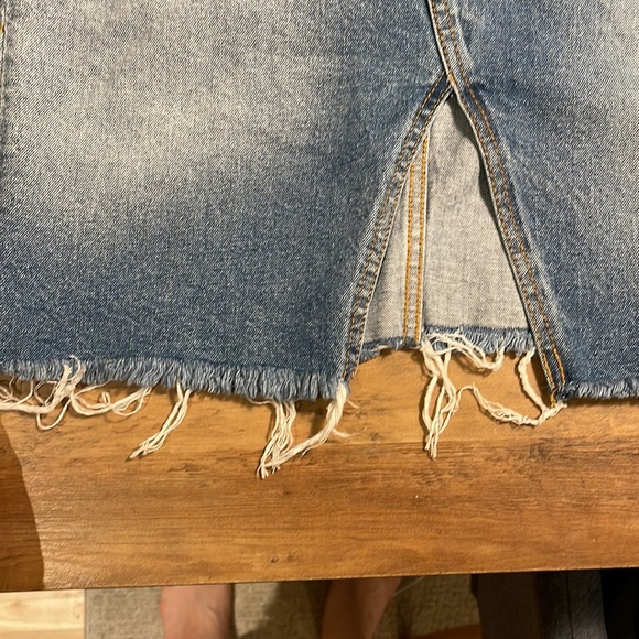 Beautiful medium length jeans skirt ripped - Picture 4 of 12